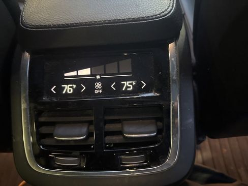 Used 2017 Volvo XC90 T6 Momentum w/ Vision Package image 12