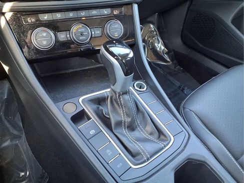 Used 2024 Volkswagen Jetta SE image 6