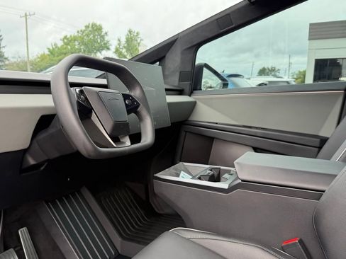 Used 2024 Tesla Cybertruck AWD Crew Cab image 2