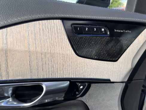 Used 2022 Volvo XC90 T8 Inscription w/ Advanced Package image 7