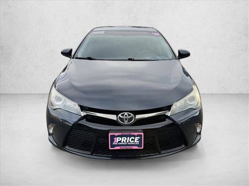 Used 2016 Toyota Camry SE image 2