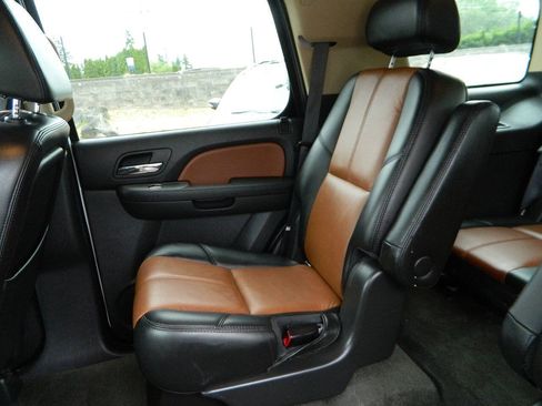 Used 2007 Chevrolet Tahoe LT w/ LT Preferred Equipment Group AWD/4WD image 15