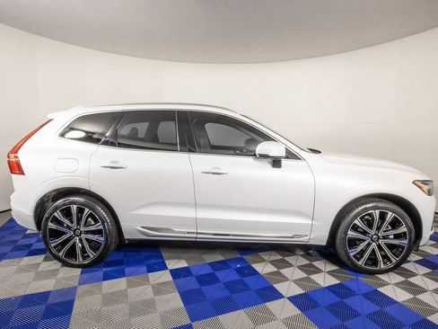 Used 2023 Volvo XC60 B5 Ultimate w/ Climate Package image 4