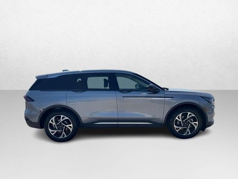 Certified 2024 Lincoln Nautilus Premier image 4