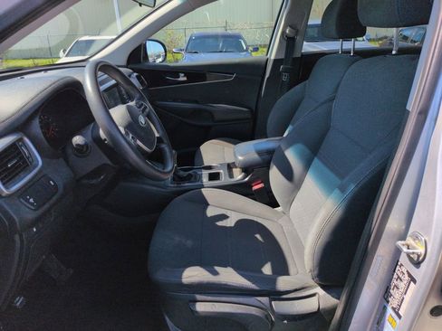 Used 2019 Kia Sorento L image 10