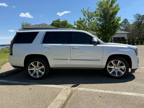 Used 2018 Cadillac Escalade Premium Luxury AWD/4WD image 3