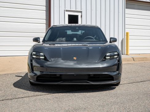 Used 2022 Porsche Taycan image 12