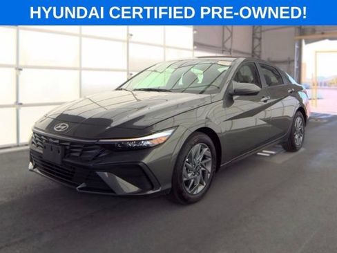 Used 2025 Hyundai Elantra Hybrid FWD image 1