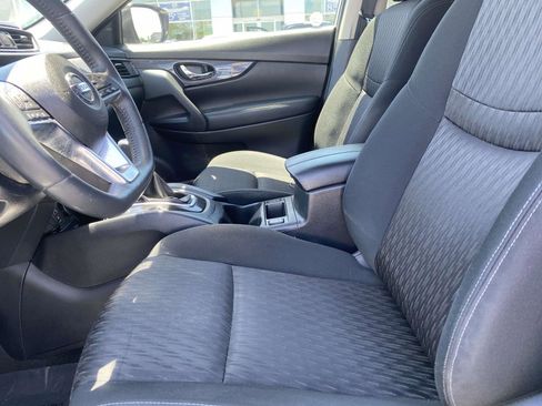 Used 2017 Nissan Rogue SV w/ SV Premium Package FWD image 15