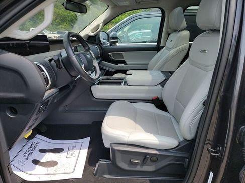 Used 2025 Ford Expedition Max Platinum w/ Driver's Package AWD/4WD image 13