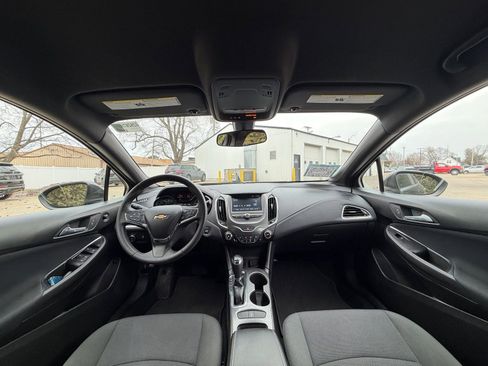 Used 2017 Chevrolet Cruze LT w/ Convenience Package image 26