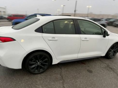 Used 2023 Toyota Corolla SE image 2