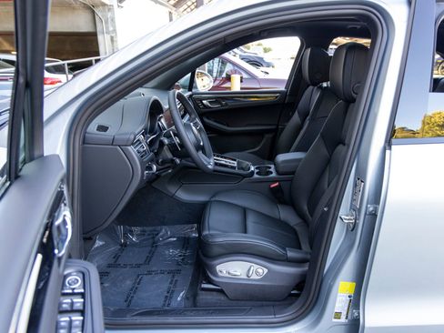 New 2026 Porsche Macan AWD/4WD image 25