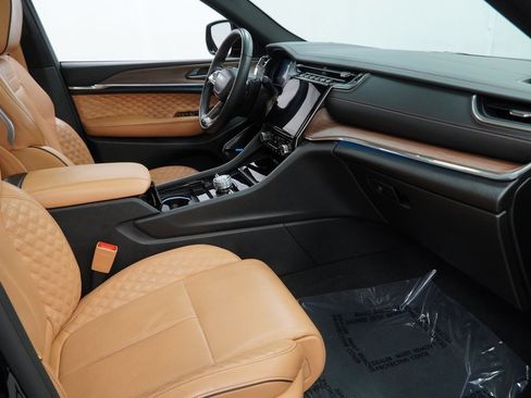 Certified 2024 Jeep Grand Cherokee L Summit w/ High Altitude Package image 51