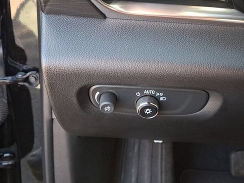 Used 2023 Chevrolet Traverse High Country AWD/4WD image 40