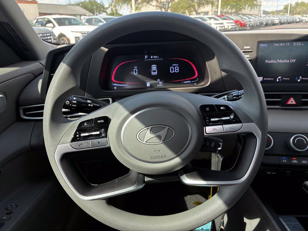 Used 2026 Hyundai Elantra SE FWD image 12