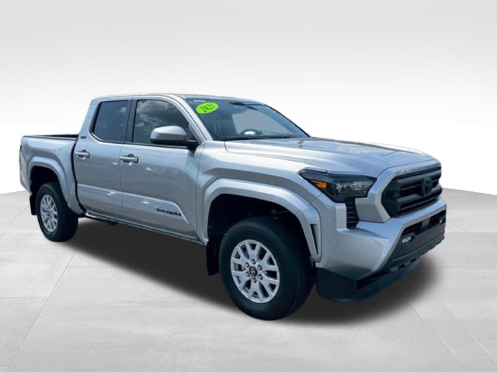 Used 2025 Toyota Tacoma SR5 AWD/4WD image 8