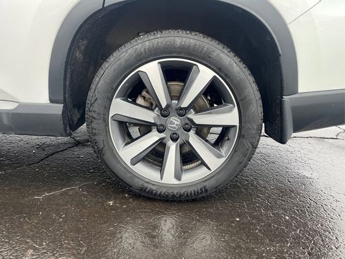 Used 2025 Honda Pilot Touring image 24