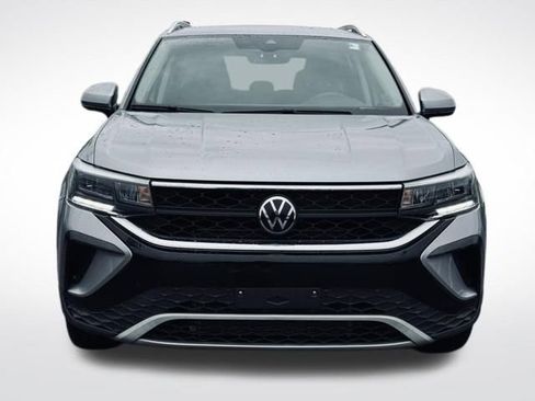 Used 2022 Volkswagen Taos SE w/ Driver Assistance Package image 2