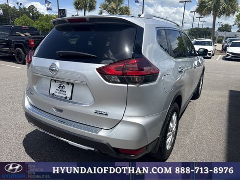 Used 2019 Nissan Rogue S w/ Special Edition Package FWD image 4