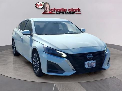 Used 2023 Nissan Altima 2.5 SV FWD image 7