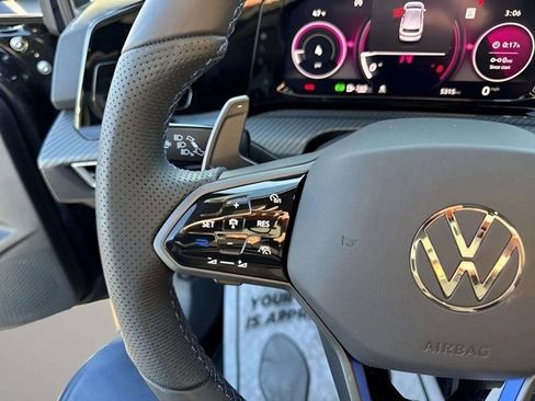 Used 2024 Volkswagen Golf R image 18