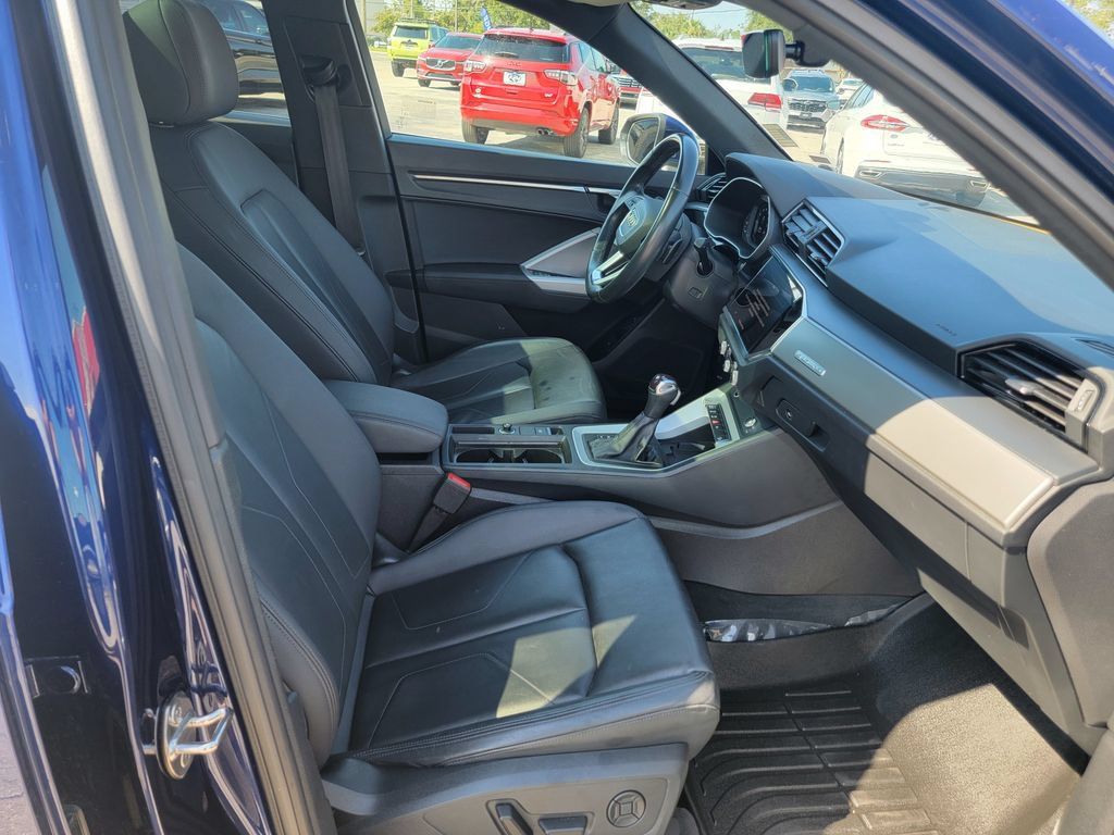 Used 2024 Audi Q3 2.0T Premium AWD/4WD image 6