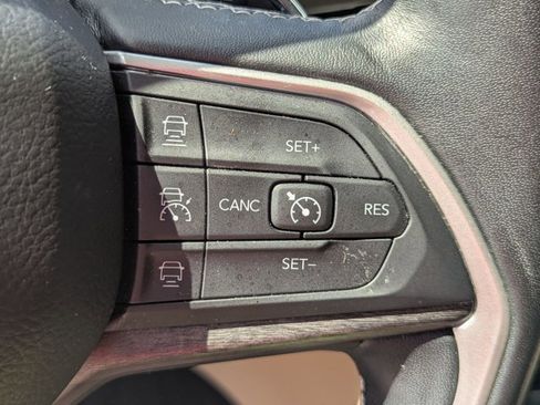 Used 2022 Jeep Grand Cherokee Limited RWD image 11