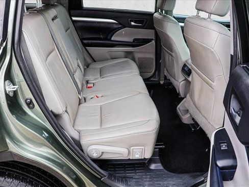 Used 2016 Toyota Highlander XLE image 26
