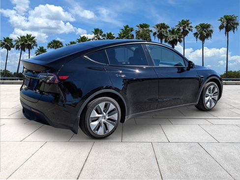 Used 2023 Tesla Model Y Long Range image 8