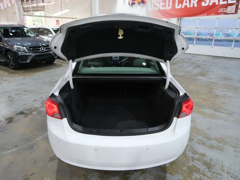 Used 2015 Chevrolet Impala LT w/ Convenience Package image 10