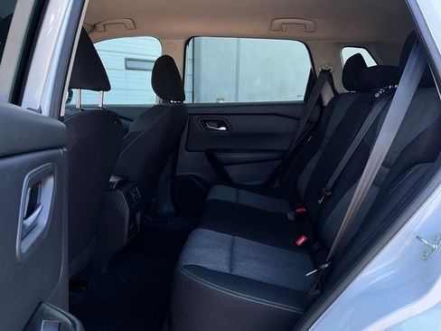 Used 2025 Nissan Rogue SV image 12