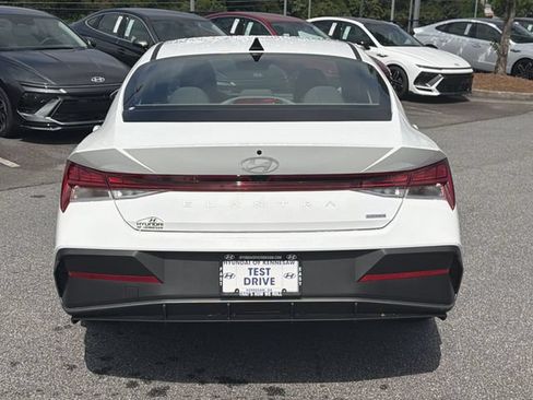 New 2026 Hyundai Elantra Hybrid FWD image 8