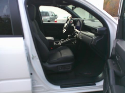 Used 2025 Toyota 4Runner TRD Off-Road Premium image 33