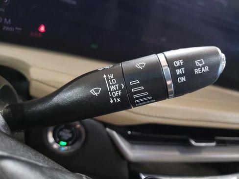 Used 2024 Cadillac XT4 Luxury w/ Cold Weather Package AWD/4WD image 24