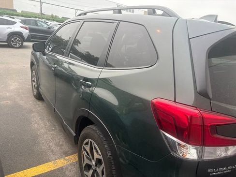 Used 2022 Subaru Forester Premium AWD/4WD image 7