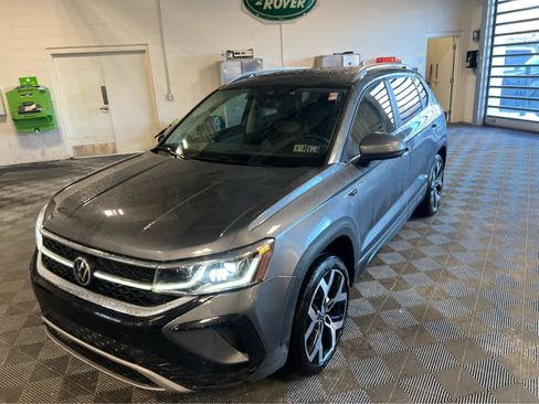 Used 2022 Volkswagen Taos SEL w/ Panoramic Sunroof Package image 2