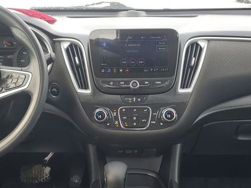 Used 2022 Chevrolet Malibu LT image 32