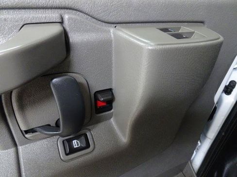 Used 2017 Chevrolet Express 3500 RWD image 19