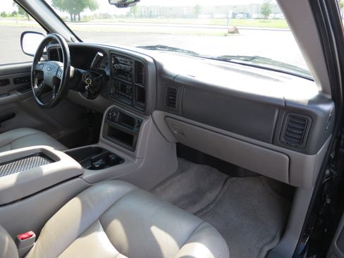 Used 2004 Chevrolet Tahoe LT w/ LT Preferred Equipment Group RWD image 28