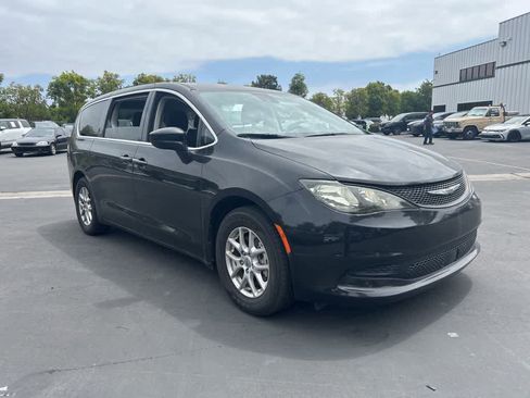 Used 2023 Chrysler Voyager LX FWD image 2