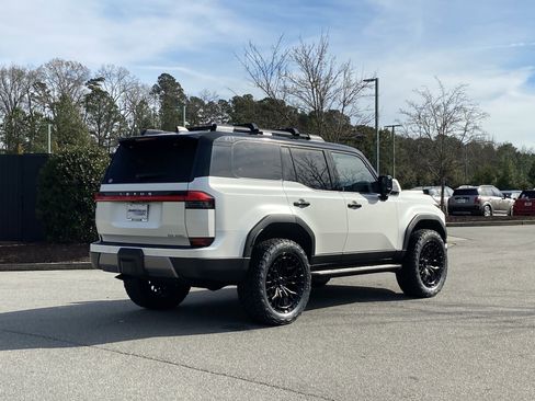 Used 2024 Lexus GX 550 image 59