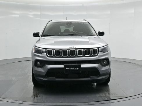 Used 2023 Jeep Compass Latitude image 9