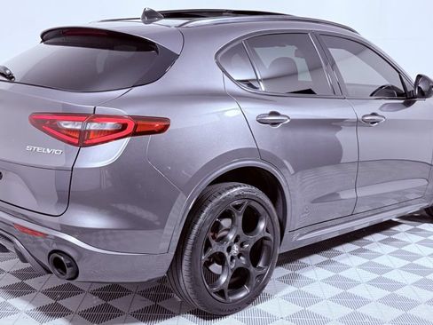 Used 2023 Alfa Romeo Stelvio Veloce AWD/4WD image 3