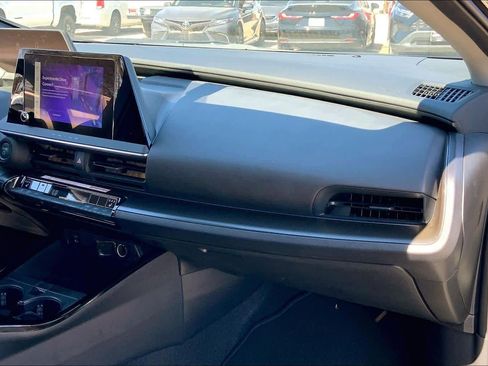 Used 2025 Toyota Prius image 17