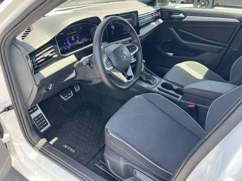 Used 2025 Volkswagen Jetta Sport FWD image 5