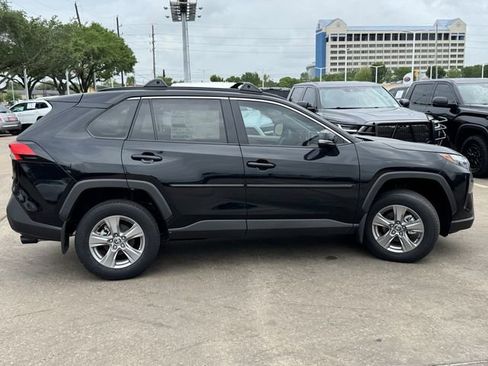 Used 2025 Toyota RAV4 XLE image 4