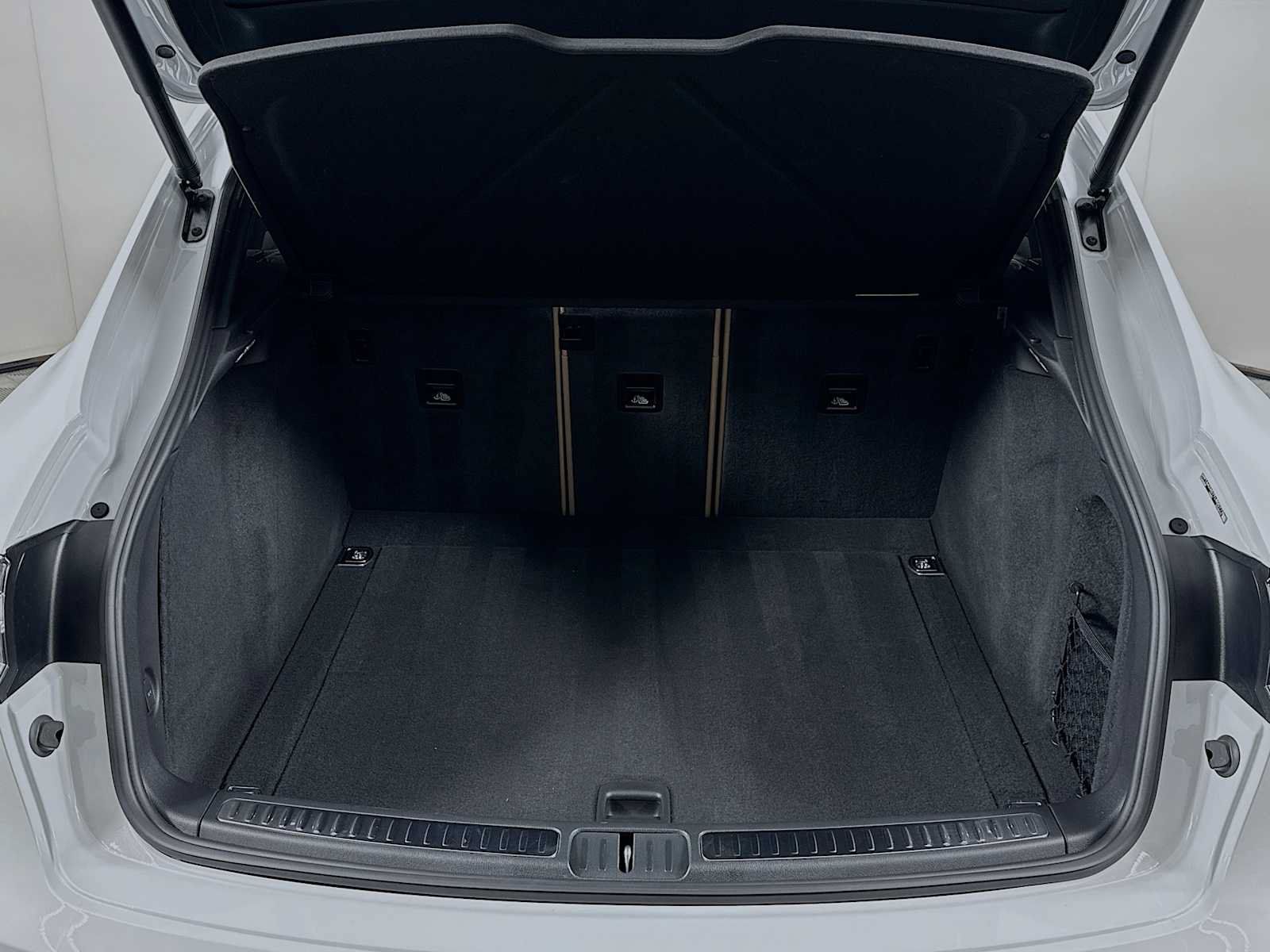 Certified 2026 Porsche Macan AWD/4WD image 27