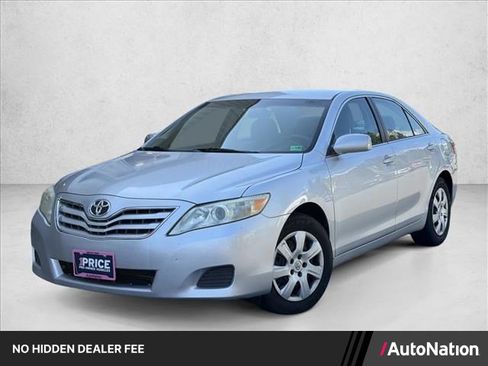 Used 2011 Toyota Camry LE FWD image 1
