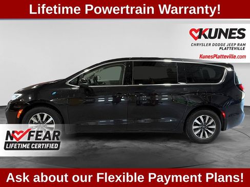 Used 2023 Chrysler Pacifica Touring-L FWD image 5